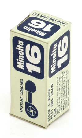 Minolta Pellicule noir & blanc 100 ASA en chargeur 16 mm